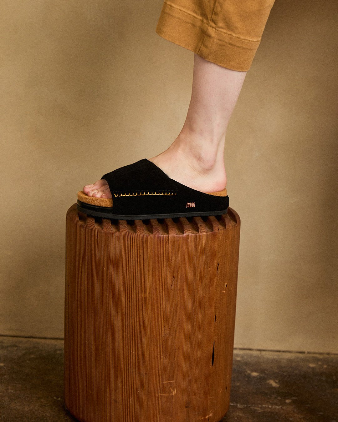The Ollie Slide - Black Suede